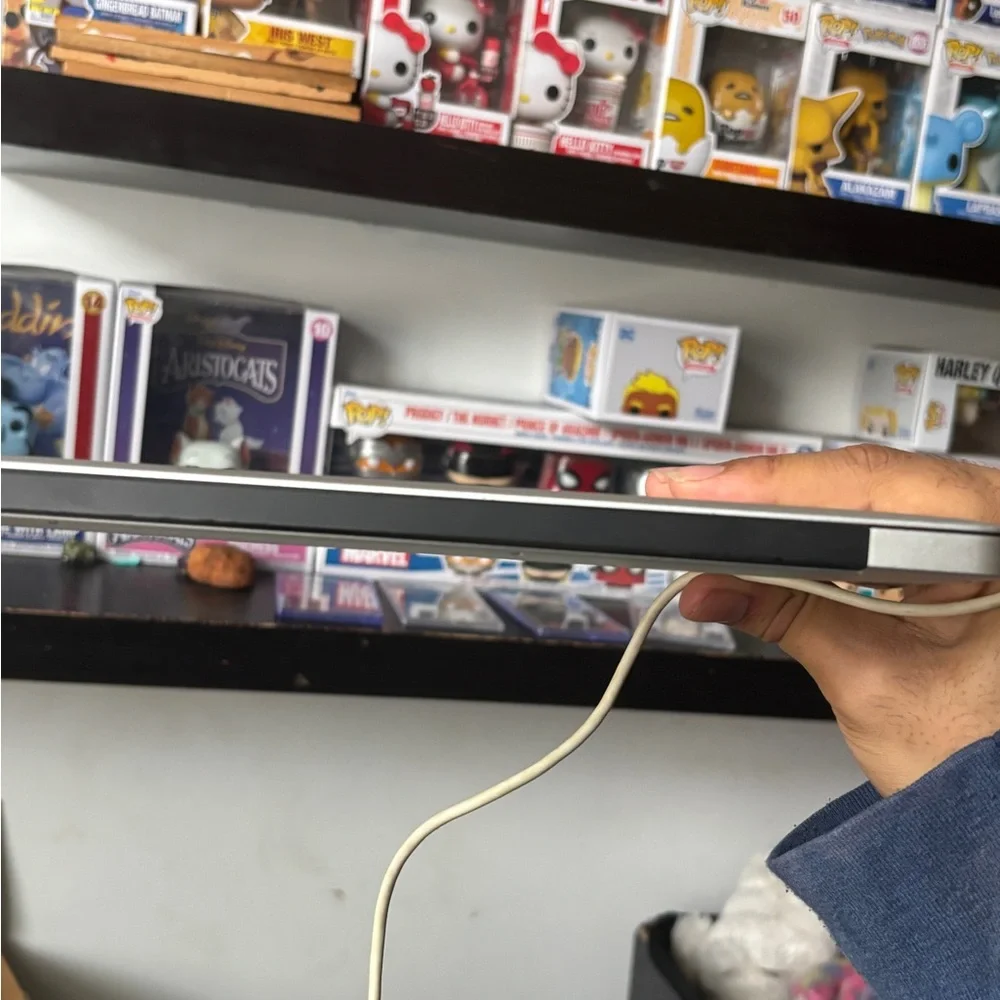 MacBook Air Mid 2013 Core i7 (charger not included)